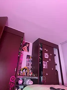 lauuraww online show from 13, 3, 2025