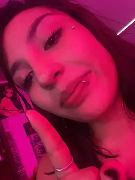 lauuraww online show from 24, 2, 2025