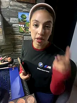 lauuraww online show from 18, 9, 2025