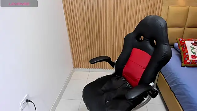 Snapshot of LOLAMAXI chatting on 3, 12, 2025 LOLAMAXI online show from 3, 12, 2025