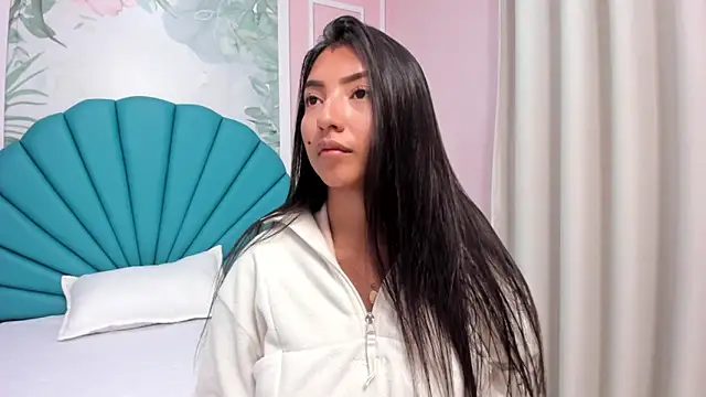 Daphne Fox  online show from 1, 3, 2025