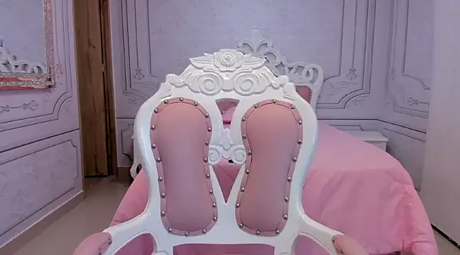 Daphne Fox  online show from 9, 3, 2025