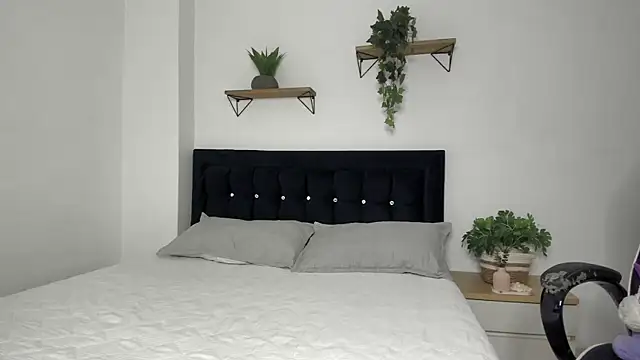 naughty 1girl online show from 26, 10, 2025