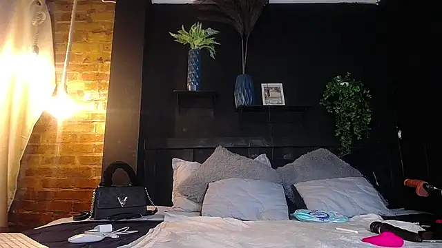 nikkystorm1  online show from 13, 4, 2026