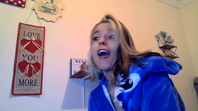 Snapshot of BlueStoneX chatting on 3, 3, 2026 BlueStoneX online show from 3, 3, 2026