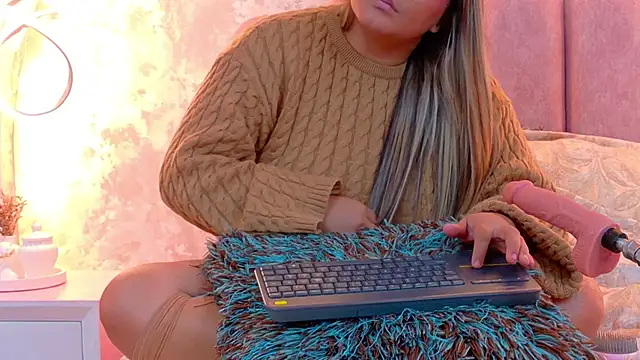 MiaLaurents online show from 11, 4, 2026