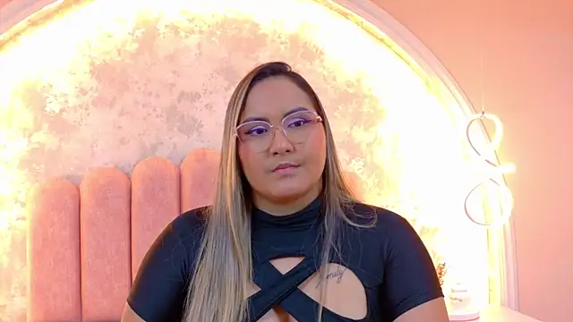 MiaLaurents online show from 4, 3, 2026