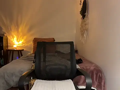 leahsparkles online show from 30, 9, 2025