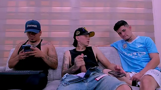 Snapshot of hell_twink chatting on 21, 1, 2025 hell twink online show from 21, 1, 2025