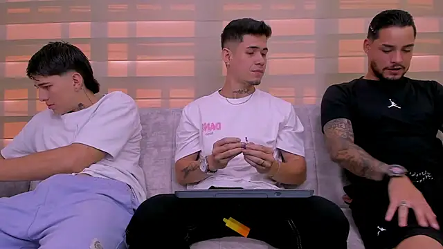 Snapshot of hell_twink chatting on 24, 12, 2024 hell twink online show from 24, 12, 2024