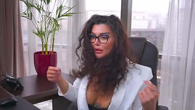 Snapshot of myakalifa chatting on 1, 3, 2025 myakalifa online show from 1, 3, 2025