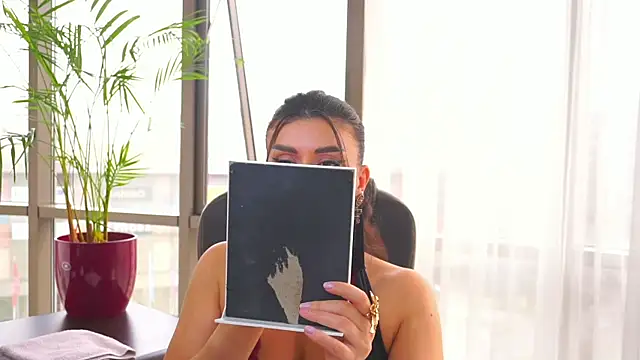 Snapshot of myakalifa chatting on 15, 3, 2025 myakalifa online show from 15, 3, 2025