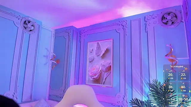 stefany duque1  online show from 9, 11, 2025