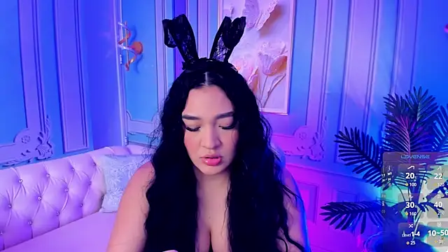 stefany duque1  online show from 31, 10, 2025