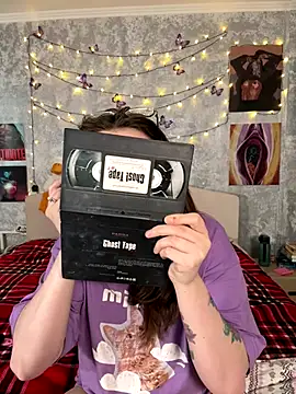 Snapshot of Sabrina_shells chatting on 18, 12, 2025 Sabrina shells online show from 18, 12, 2025