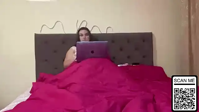 Dreamyblushfairy online show from 7, 10, 2025