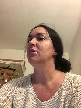 BELLAMORGANE1 online show from 4, 11, 2025