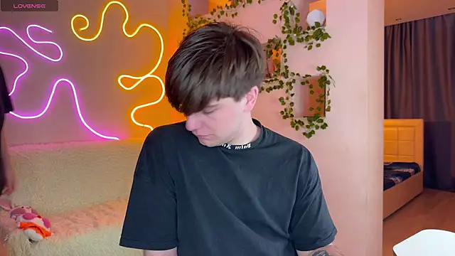 RobertAndLinela online show from 28, 9, 2025