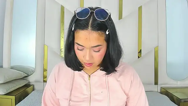 IsabellRodriguez18 online show from 23, 11, 2025