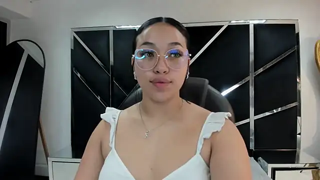 IsabellRodriguez18 online show from 18, 11, 2025