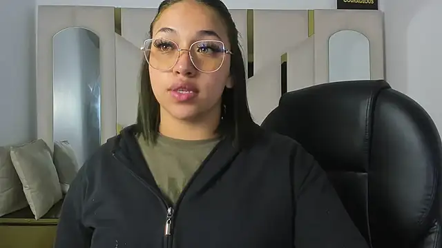 IsabellRodriguez18 online show from 13, 1, 2026