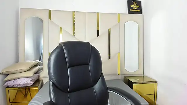 IsabellRodriguez18 online show from 4, 2, 2026