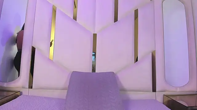 IsabellRodriguez18 online show from 27, 3, 2026