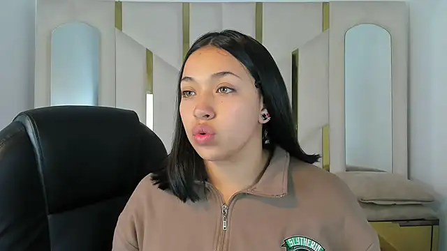 IsabellRodriguez18 online show from 7, 10, 2025