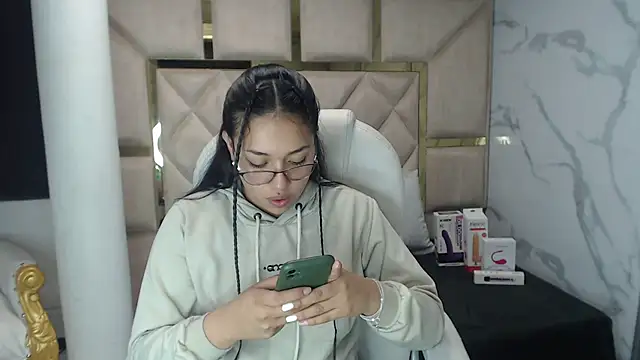 IsabellRodriguez18 online show from 9, 3, 2025