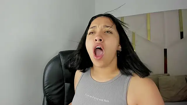 IsabellRodriguez18 online show from 23, 9, 2025