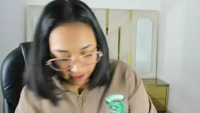 IsabellRodriguez18 online show from 12, 11, 2025