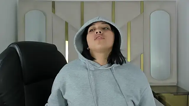 IsabellRodriguez18 online show from 25, 9, 2025