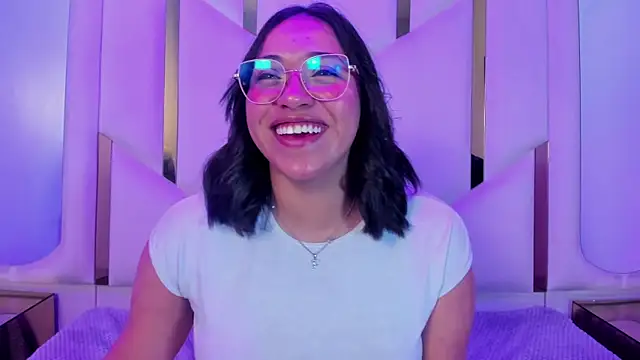 IsabellRodriguez18 online show from 15, 4, 2026