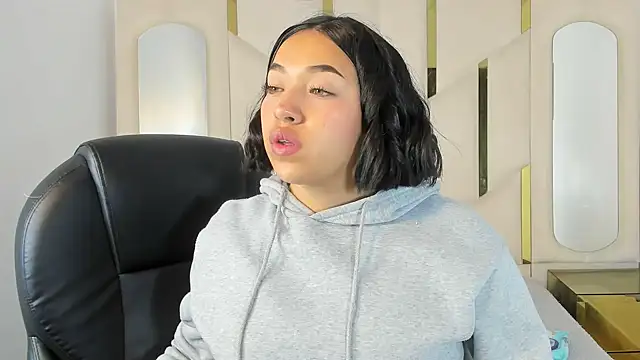 IsabellRodriguez18 online show from 24, 10, 2025