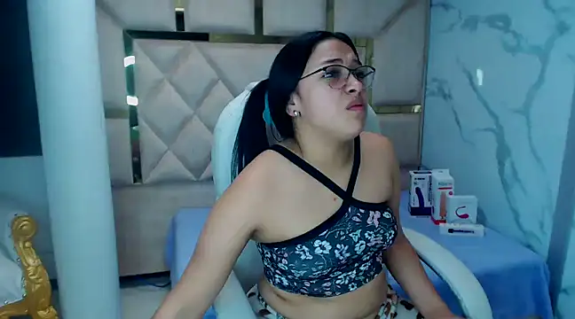 IsabellRodriguez18 online show from 8, 3, 2025