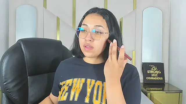 IsabellRodriguez18 online show from 14, 11, 2025