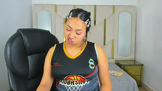 IsabellRodriguez18 online show from 25, 11, 2025