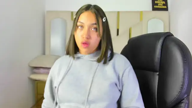 IsabellRodriguez18 online show from 8, 2, 2026