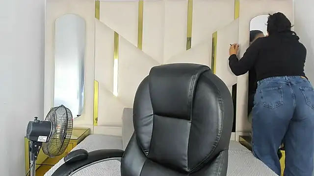 IsabellRodriguez18 online show from 13, 11, 2025