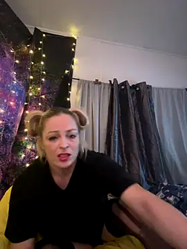 Snapshot of kayNkris chatting on 3, 12, 2025 kayNkris online show from 3, 12, 2025