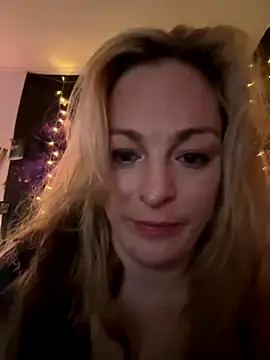 Snapshot of kayNkris chatting on 23, 10, 2025 kayNkris online show from 23, 10, 2025