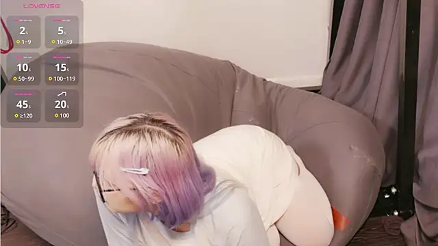 Yu UwU  online show from 9, 9, 2025