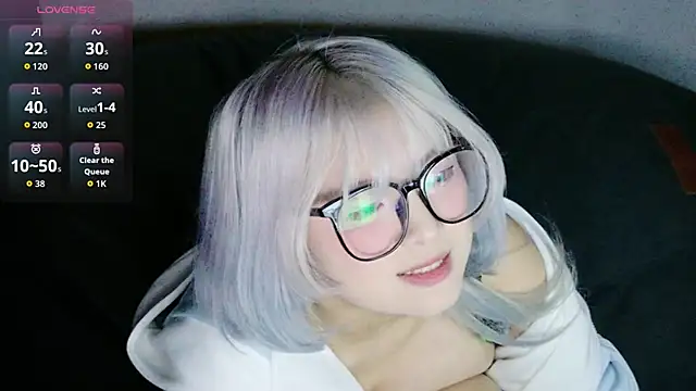 Yu UwU  online show from 30, 10, 2025