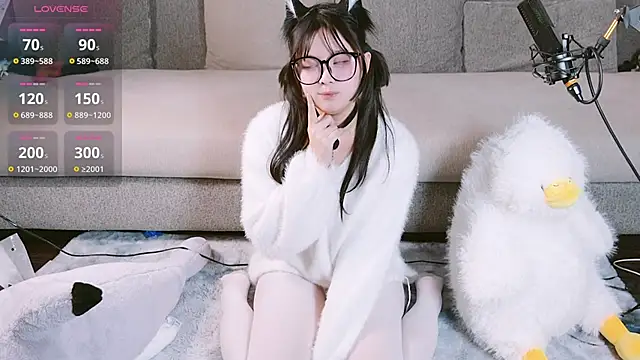 Yu UwU  online show from 17, 1, 2025