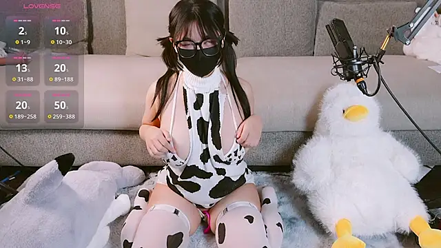 Yu UwU  online show from 13, 1, 2025