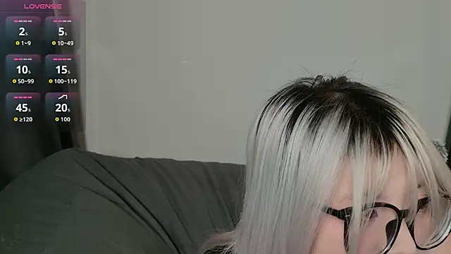 Yu UwU  online show from 15, 2, 2026