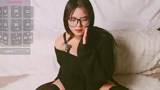 Yu UwU  online show from 4, 3, 2025