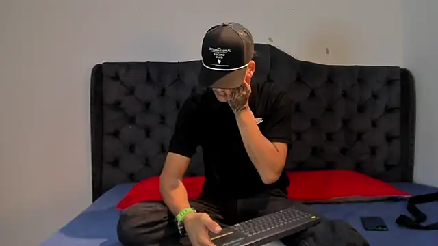 two milkyway online show from 28, 11, 2025