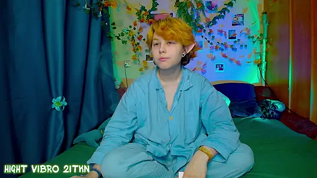 TrickyKitsune online show from 15, 10, 2025