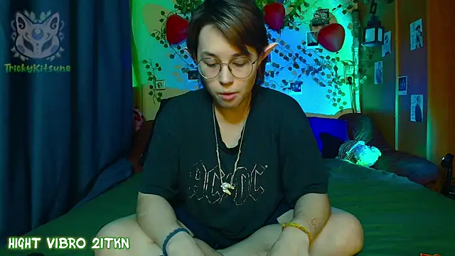 TrickyKitsune online show from 13, 4, 2026